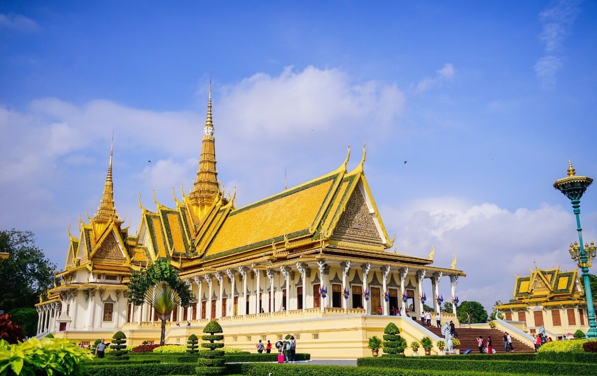royal phnom penh tours